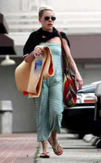 P!nk feet photo thumbnail