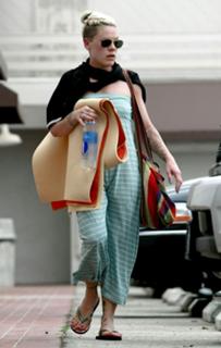 P!nk feet photo thumbnail