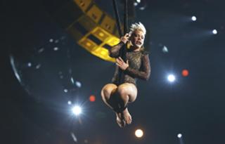 P!nk feet photo thumbnail