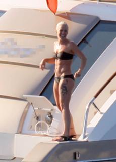 P!nk feet photo thumbnail