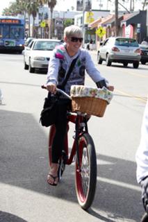 P!nk feet photo thumbnail