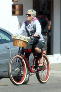 P!nk feet photo thumbnail