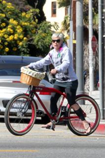 P!nk feet photo thumbnail