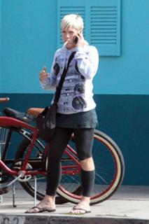 P!nk feet photo thumbnail