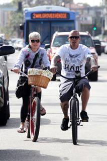 P!nk feet photo thumbnail