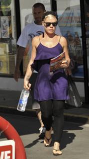 P!nk feet photo thumbnail