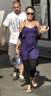 P!nk feet photo thumbnail