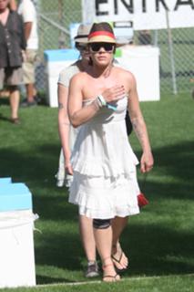 P!nk feet photo thumbnail