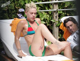 P!nk feet photo thumbnail