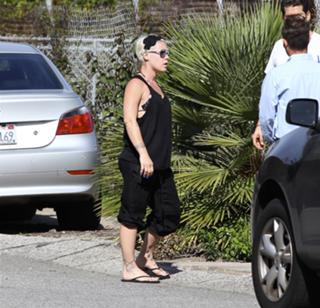 P!nk feet photo thumbnail