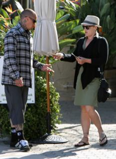 P!nk feet photo thumbnail