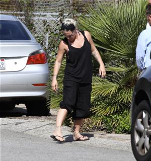 P!nk feet photo thumbnail
