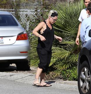 P!nk feet photo thumbnail