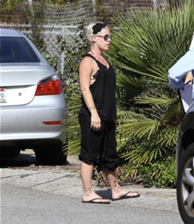 P!nk feet photo thumbnail