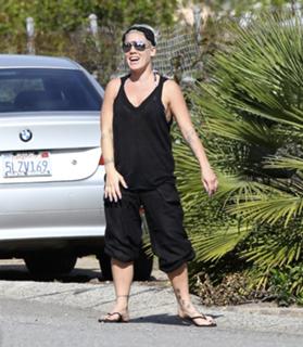 P!nk feet photo thumbnail