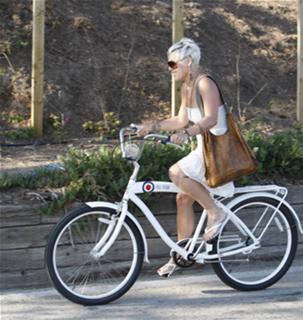 P!nk feet photo thumbnail