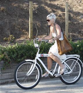 P!nk feet photo thumbnail