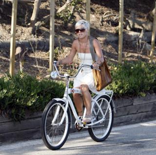 P!nk feet photo thumbnail