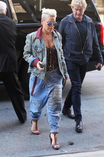 P!nk feet photo thumbnail