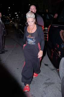 P!nk feet photo thumbnail