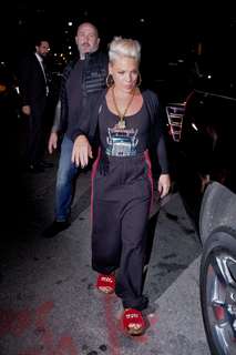 P!nk feet photo thumbnail