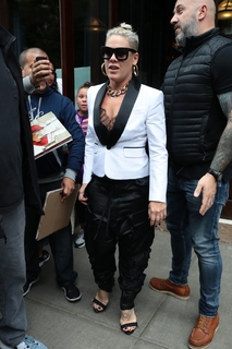 P!nk feet photo thumbnail