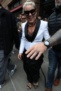 P!nk feet photo thumbnail