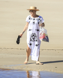 P!nk feet photo thumbnail