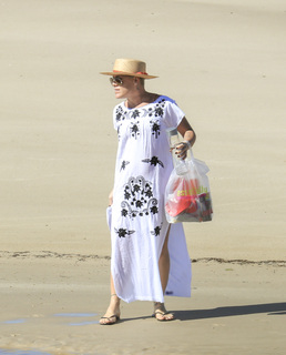 P!nk feet photo thumbnail