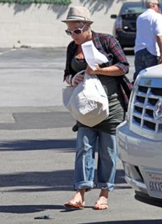 P!nk feet photo thumbnail