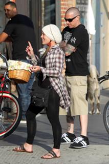 P!nk feet photo thumbnail