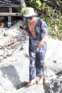 P!nk feet photo thumbnail