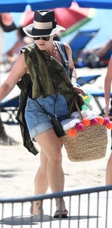 P!nk feet photo thumbnail