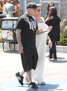 P!nk feet photo thumbnail