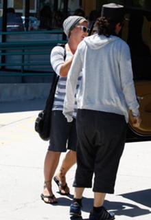 P!nk feet photo thumbnail