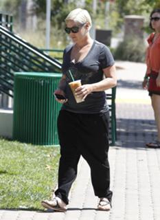 P!nk feet photo thumbnail