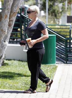 P!nk feet photo thumbnail
