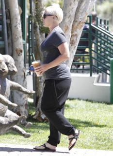 P!nk feet photo thumbnail