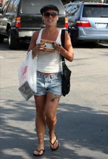 P!nk feet photo thumbnail