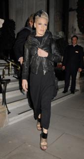 P!nk feet photo thumbnail