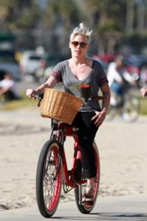 P!nk feet photo thumbnail