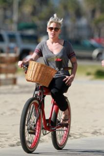 P!nk feet photo thumbnail