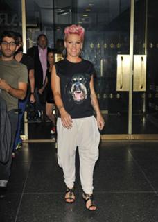 P!nk feet photo thumbnail
