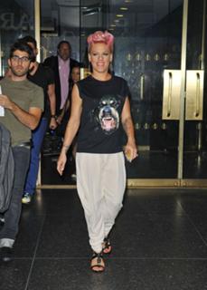P!nk feet photo thumbnail