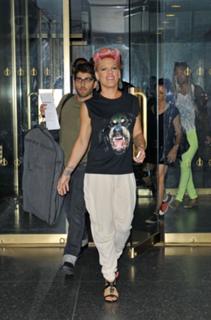 P!nk feet photo thumbnail