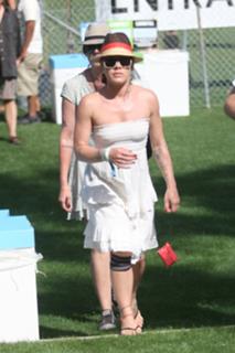 P!nk feet photo thumbnail