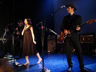 PJ Harvey feet photo 2