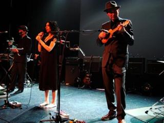 PJ Harvey feet photo 4