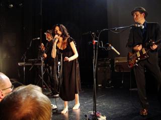 PJ Harvey feet photo 3