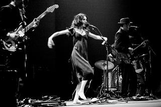 PJ Harvey feet photo 9